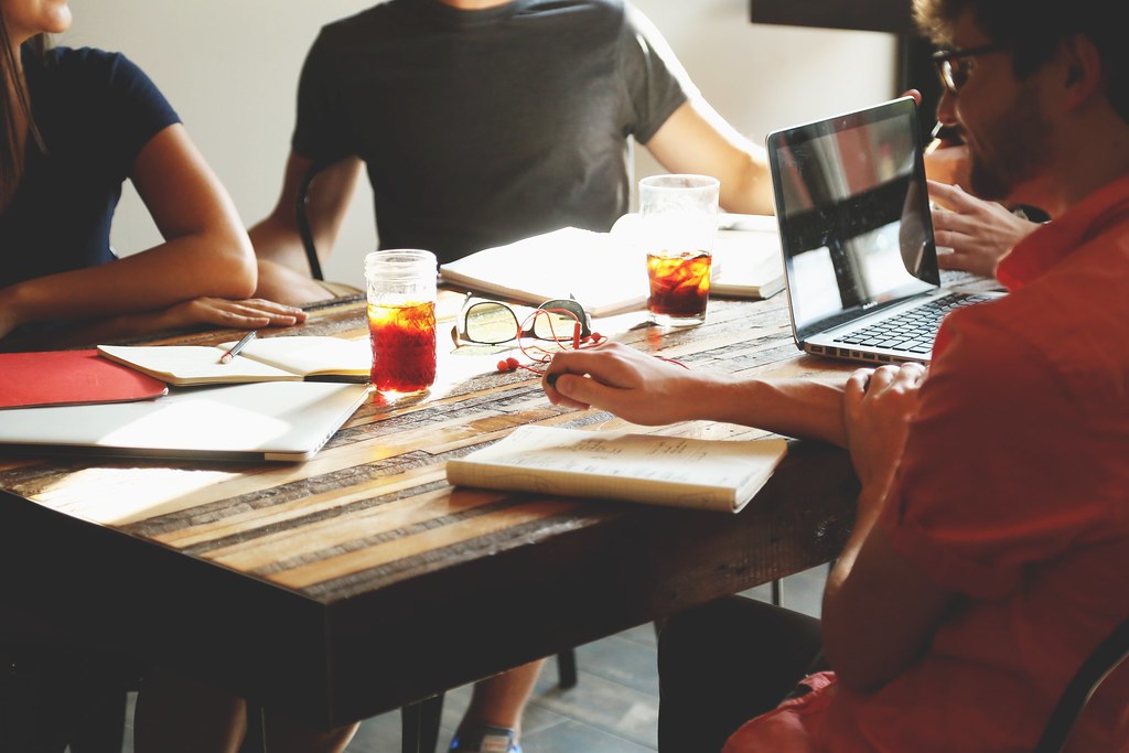 Équipe startup en collaboration